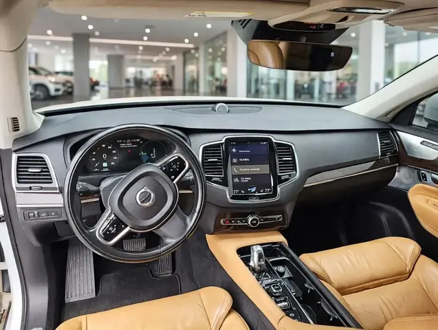 VOLVO XC90 T8 MOMENTUM 2016