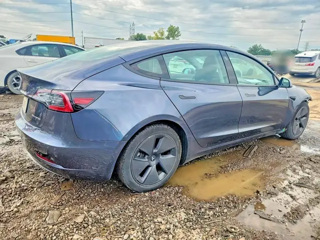 TESLA MODEL 3 2021