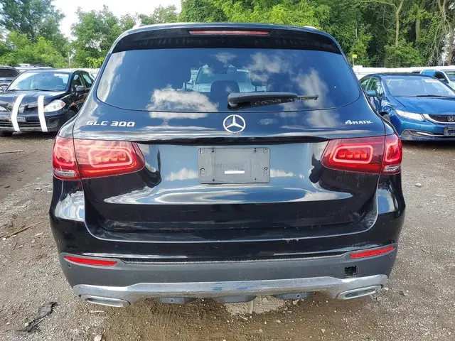 MERCEDES-BENZ GLC 300 2022