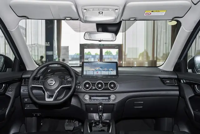 NISSAN X-TRAIL 2025
