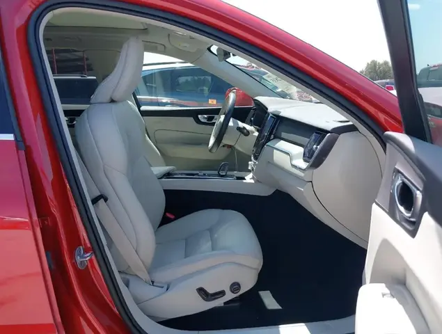 VOLVO XC60 0 2023