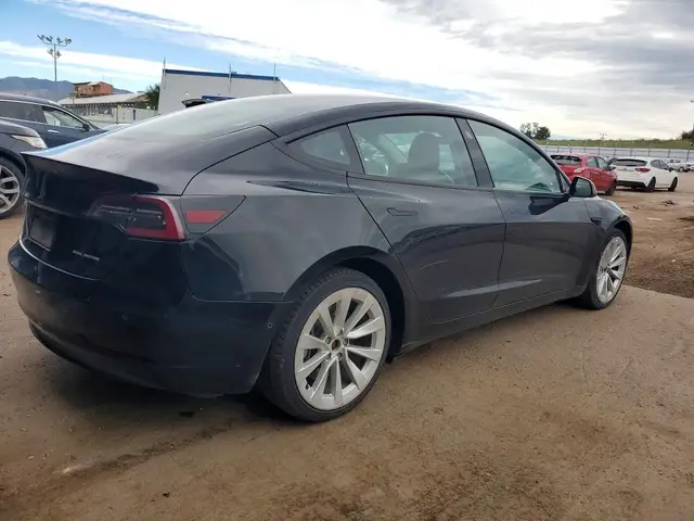 TESLA MODEL 3 2022