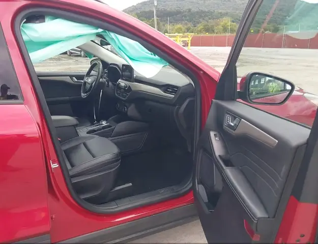 FORD ESCAPE SEL 2022