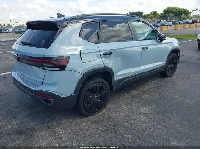 VOLKSWAGEN TAOS SE 2025