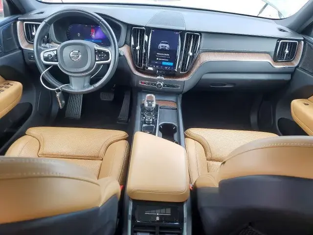 VOLVO XC60 2021