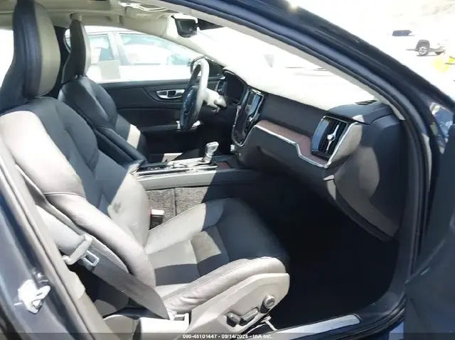 VOLVO S60 T5 MOMENTUM 2021