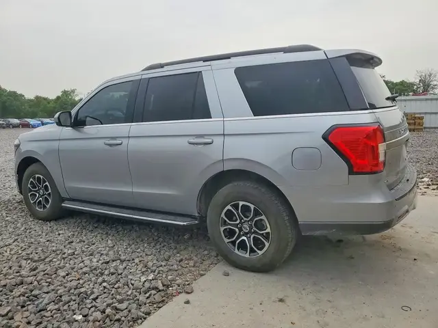 FORD EXPEDITION XLT 2023