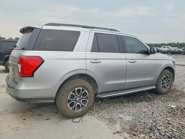 FORD EXPEDITION XLT 2023