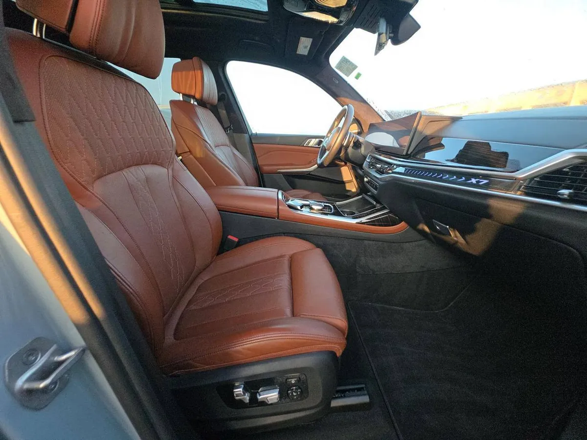 BMW X7 SPORTS ACTIVITY VEHICLE 2024