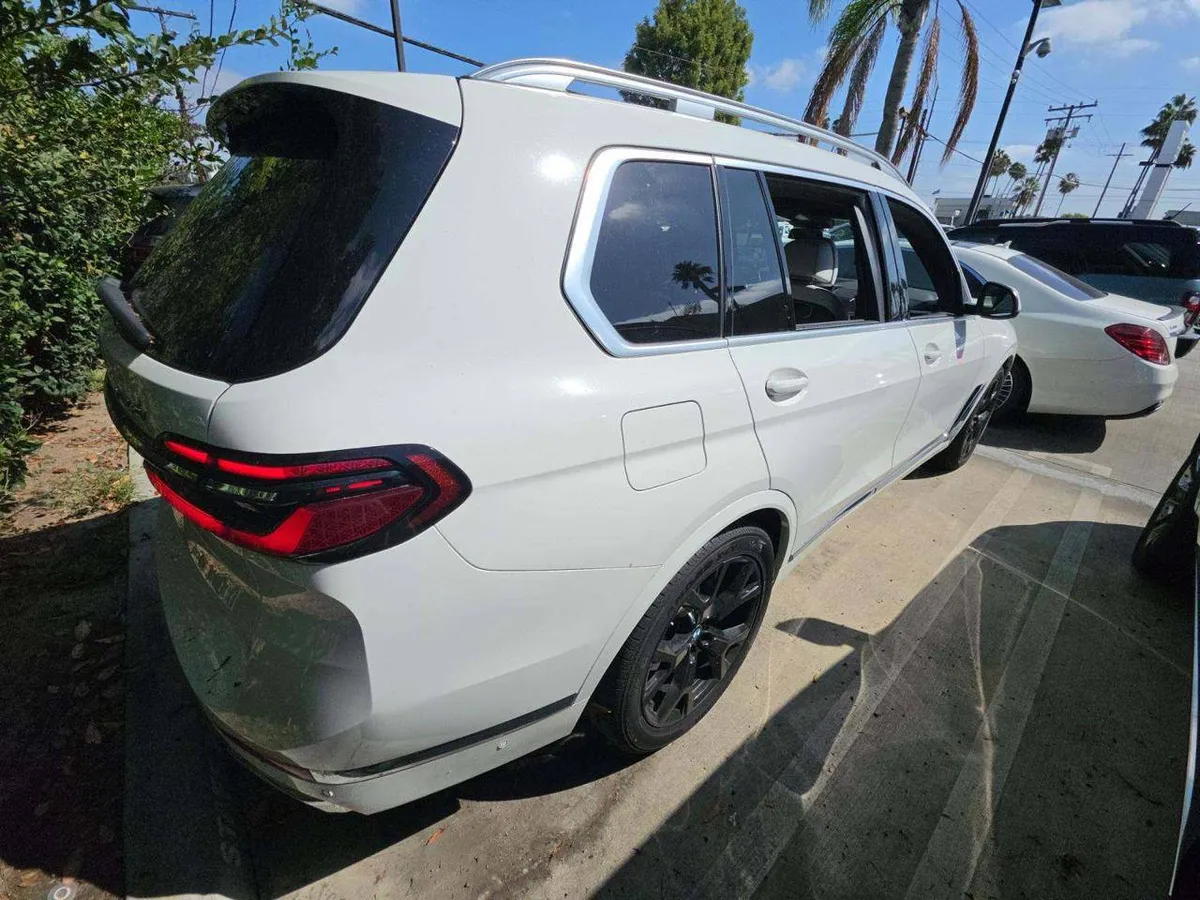 BMW X7 SPORTS ACTIVITY VEHICLE 2024