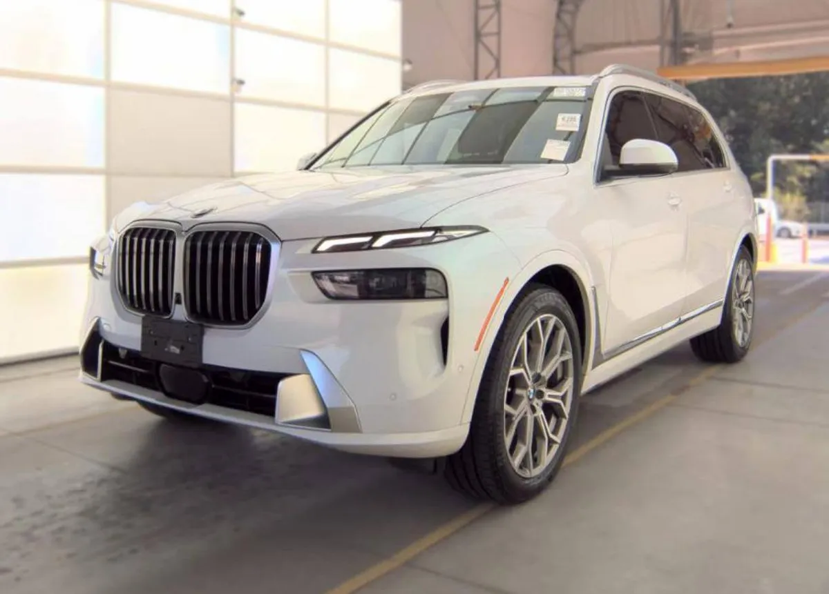 BMW X7 SPORTS ACTIVITY VEHICLE 2023