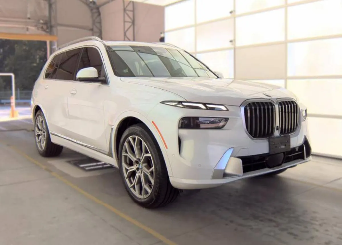BMW X7 SPORTS ACTIVITY VEHICLE 2023