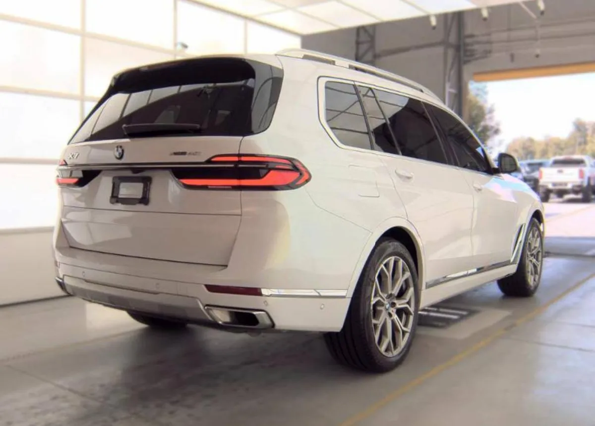 BMW X7 SPORTS ACTIVITY VEHICLE 2023