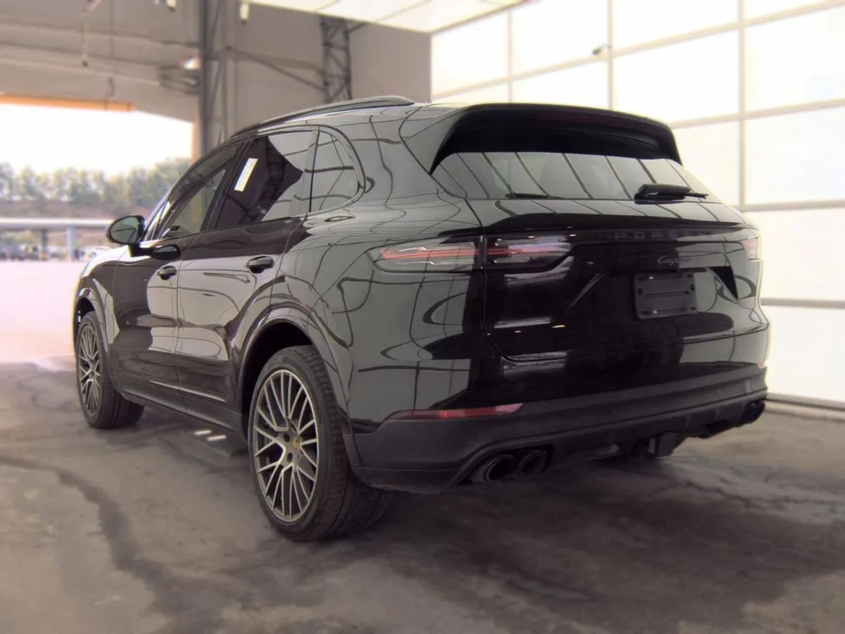 PORSCHE CAYENNE PLATINUM EDITION 2023