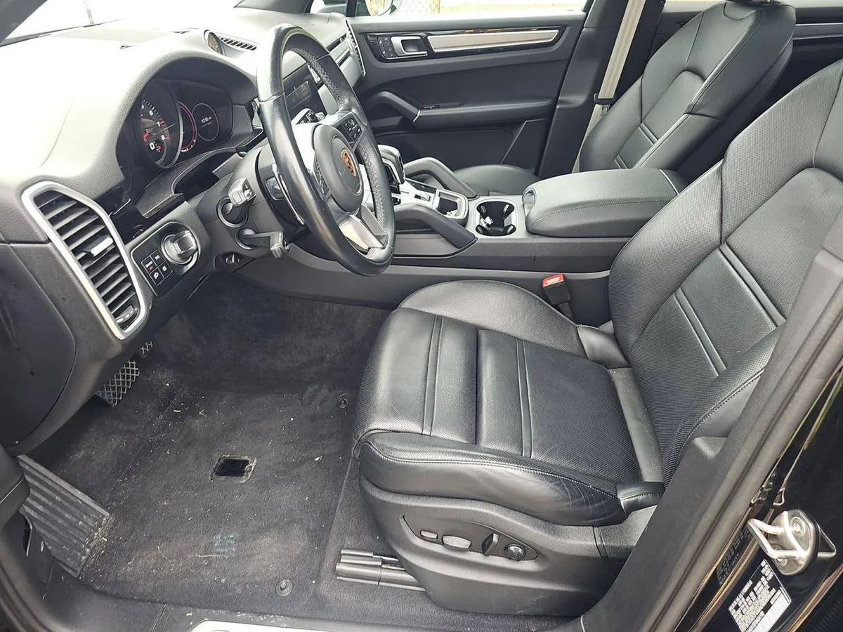 PORSCHE CAYENNE PLATINUM EDITION 2023