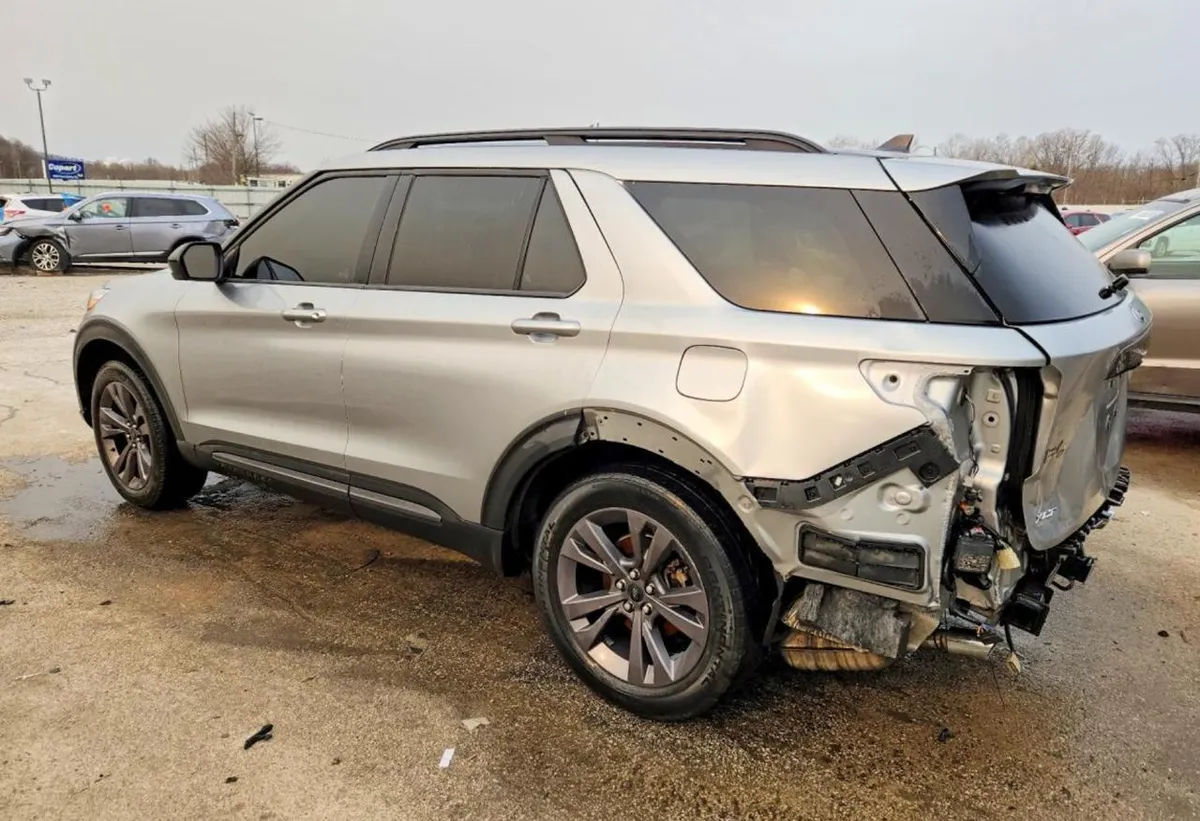 FORD EXPLORER XLT 2023
