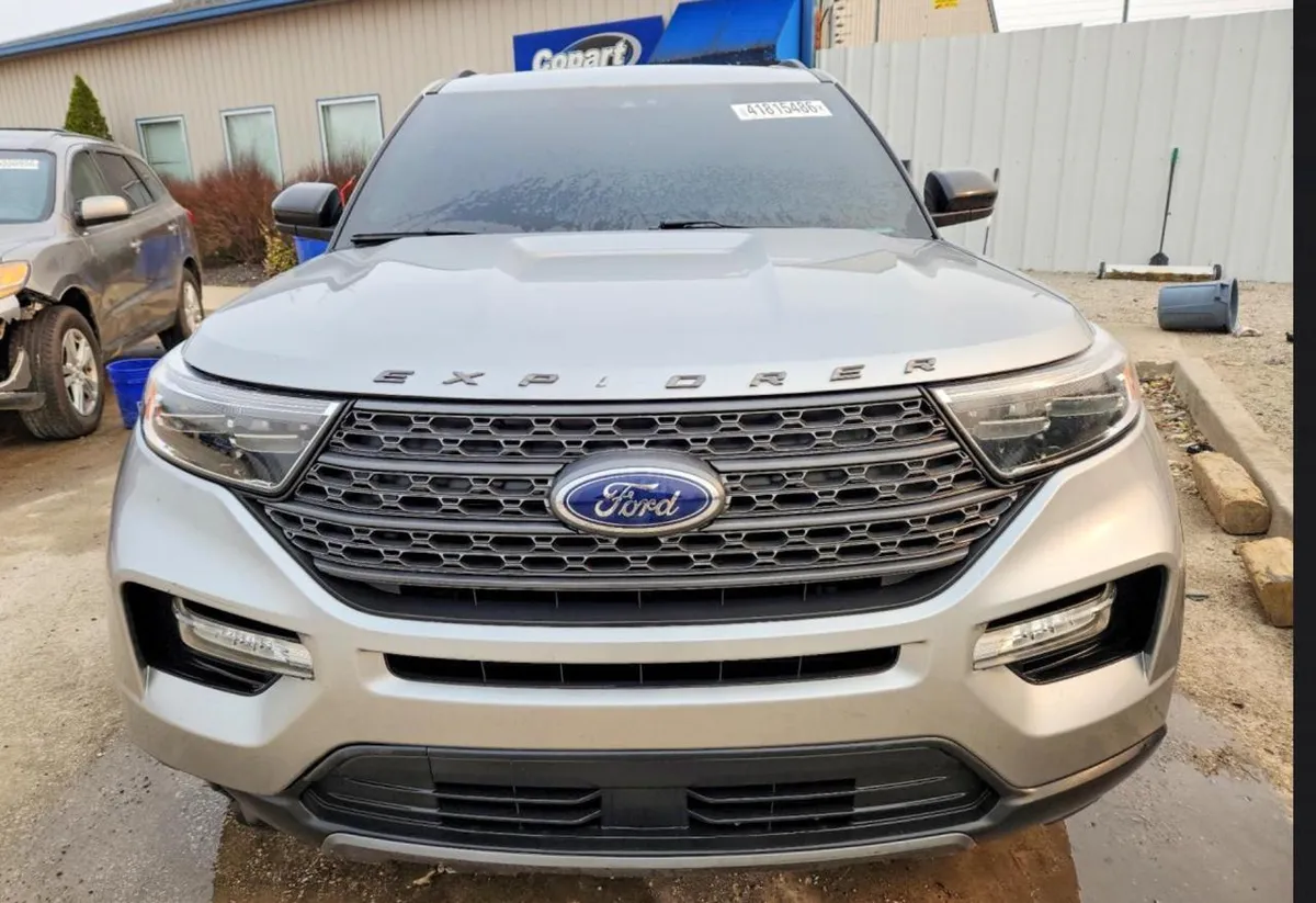 FORD EXPLORER XLT 2023