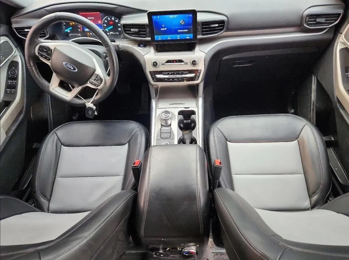 FORD EXPLORER XLT 2023