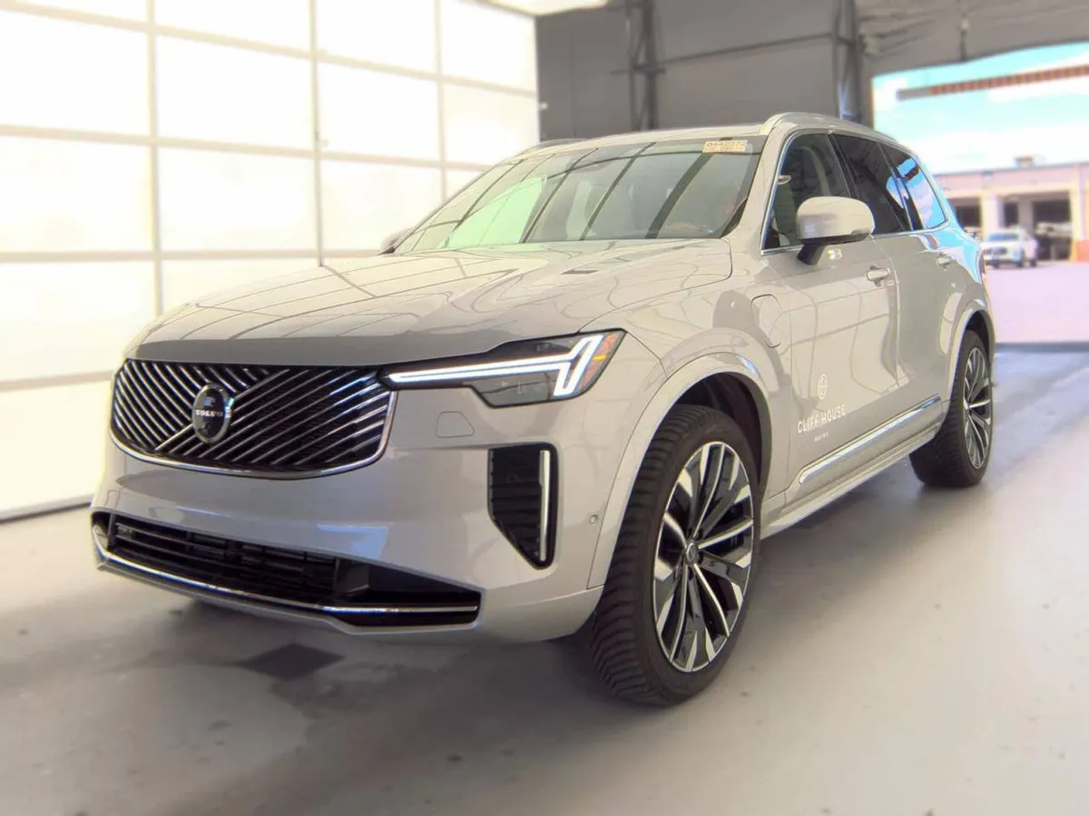 VOLVO XC90 PLUG-IN HYBRID ULTRA 2025