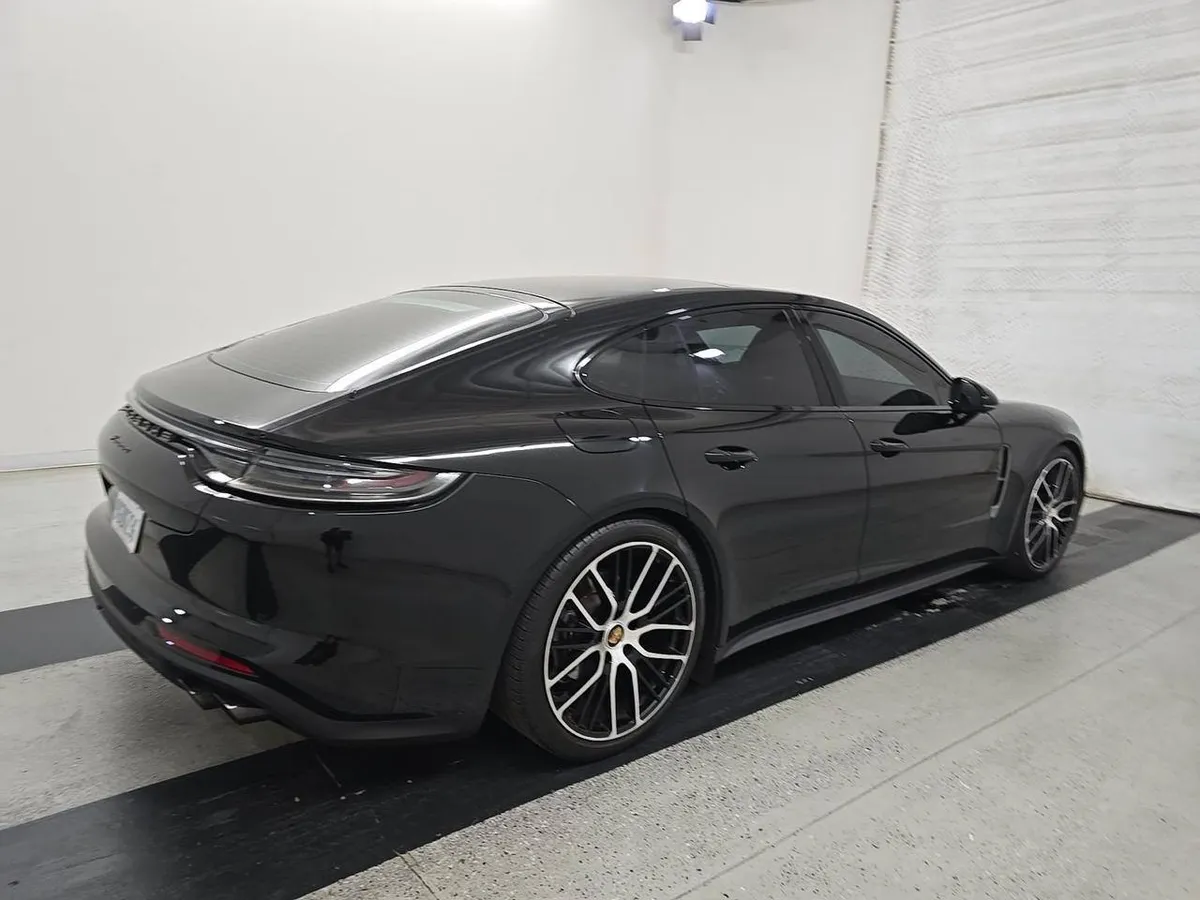PORSCHE PANAMERA PLATINUM EDITION 2023