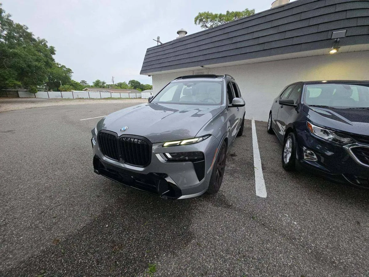 BMW X7 SPORTS ACTIVITY VEHICLE 2024