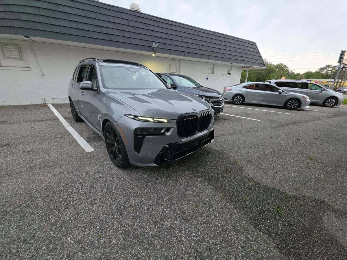 BMW X7 SPORTS ACTIVITY VEHICLE 2024