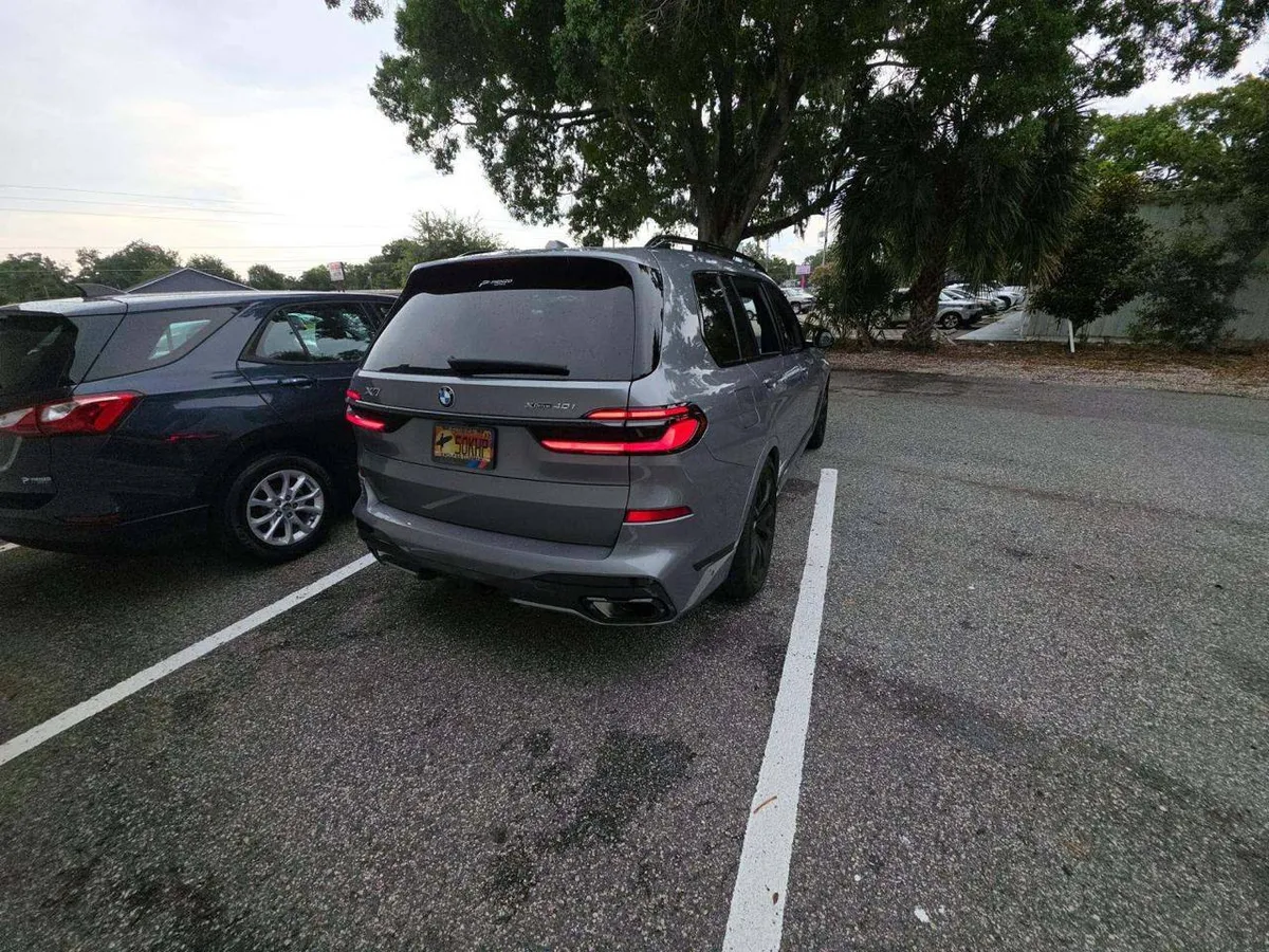 BMW X7 SPORTS ACTIVITY VEHICLE 2024