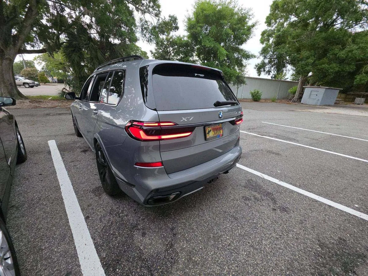 BMW X7 SPORTS ACTIVITY VEHICLE 2024