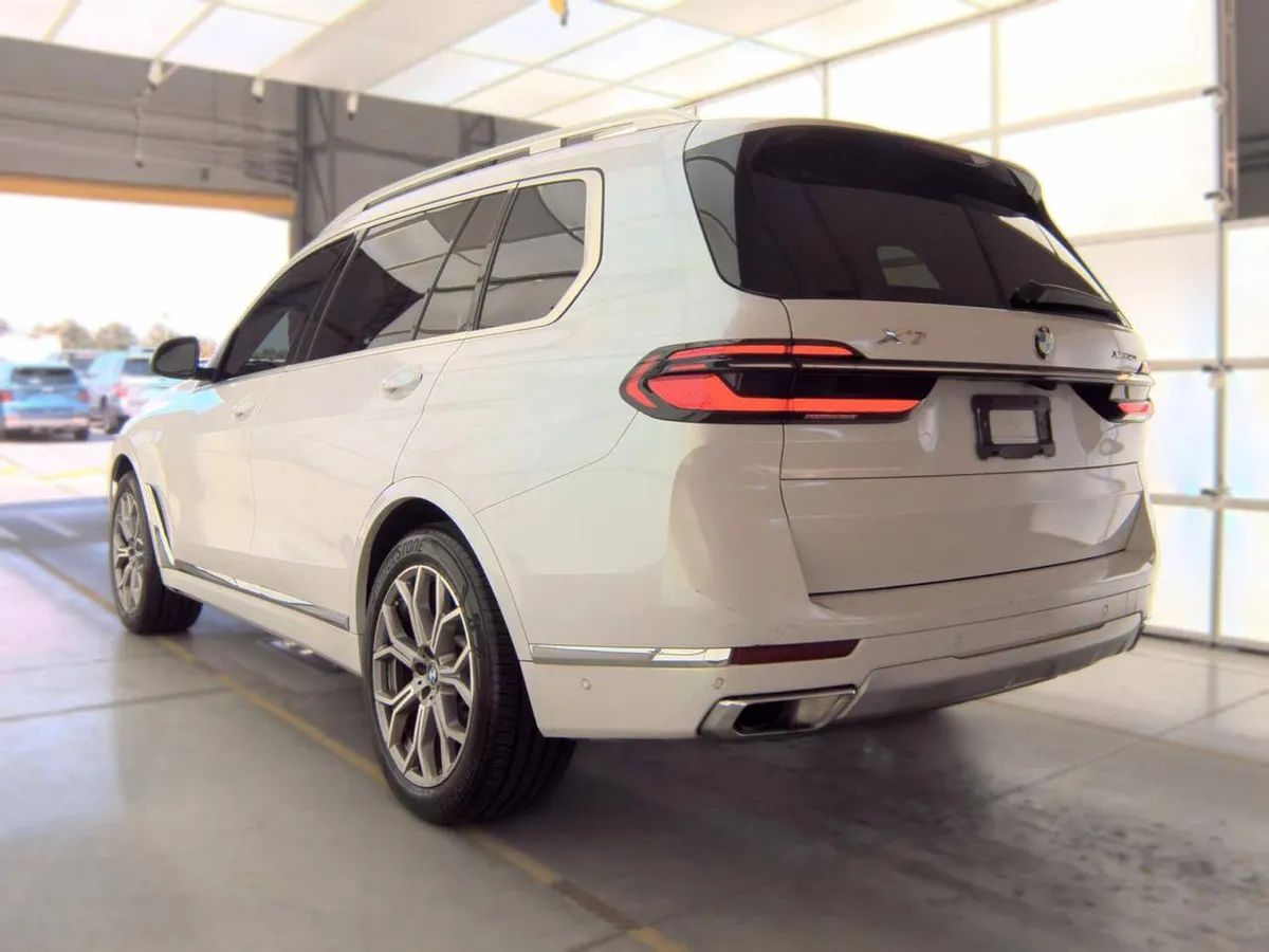 BMW X7 SPORTS ACTIVITY VEHICLE 2023