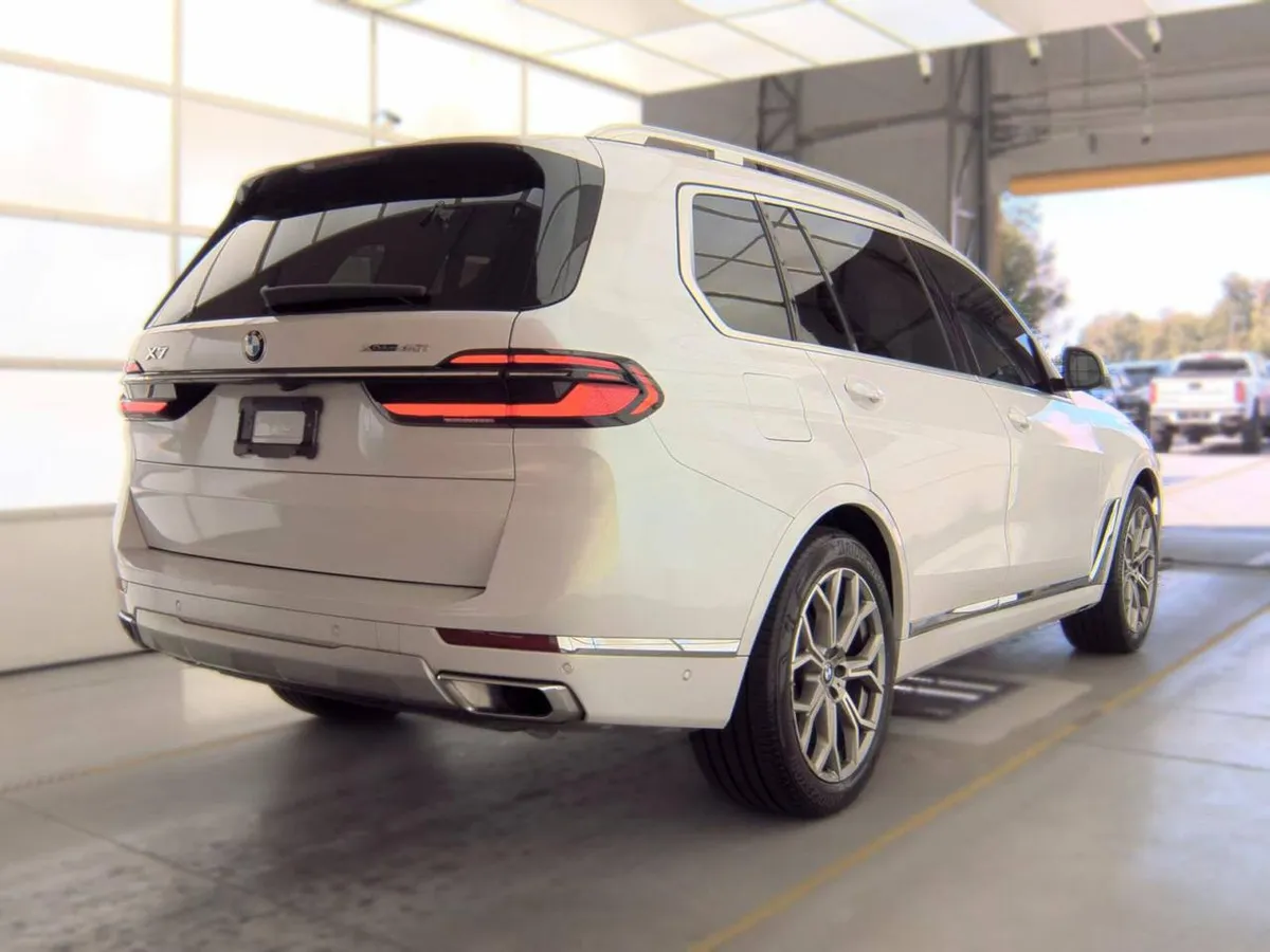 BMW X7 SPORTS ACTIVITY VEHICLE 2023