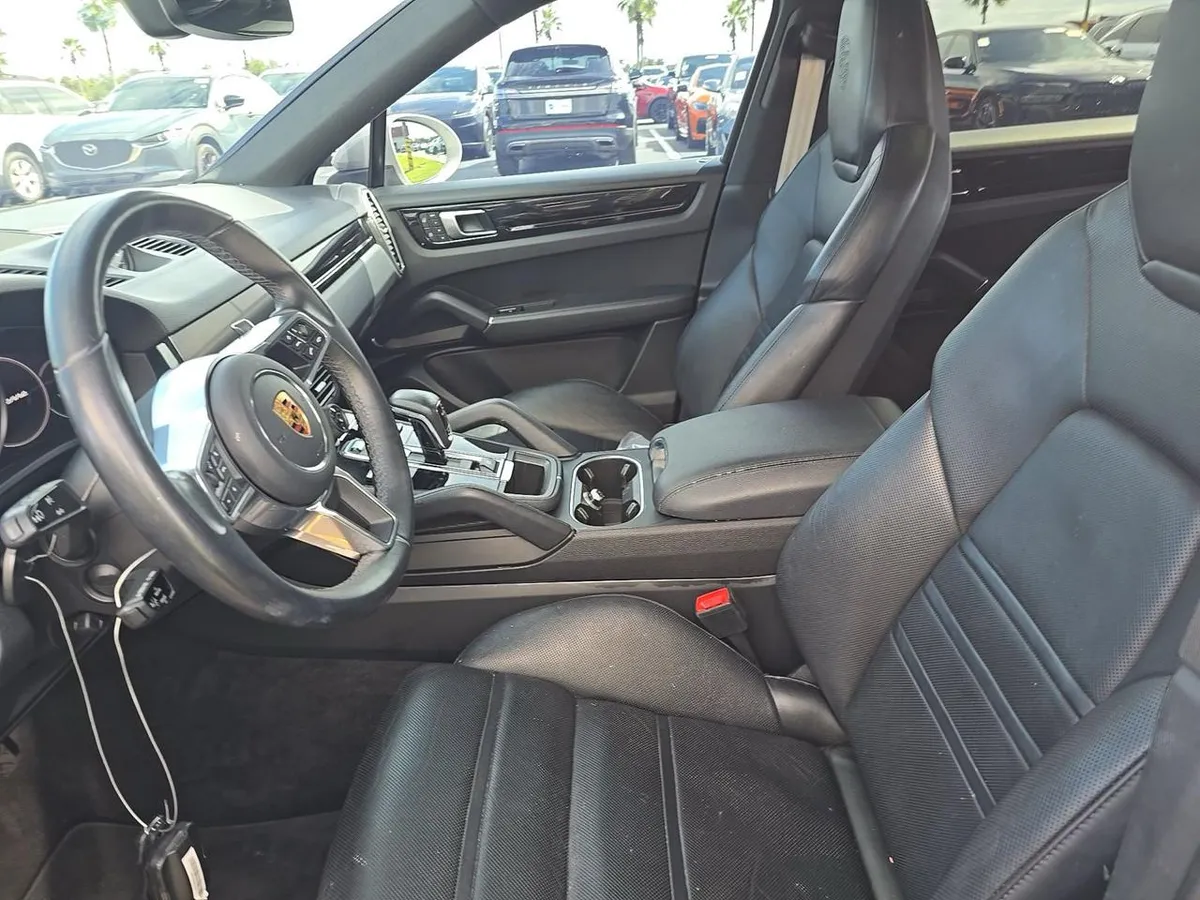 PORSCHE CAYENNE COUPE 2023