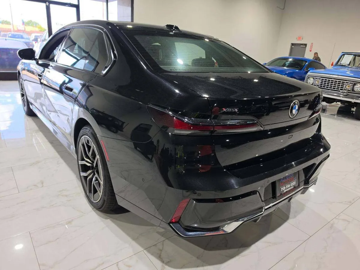 BMW 7 SERIES PREMIUM PACKAGE 2024