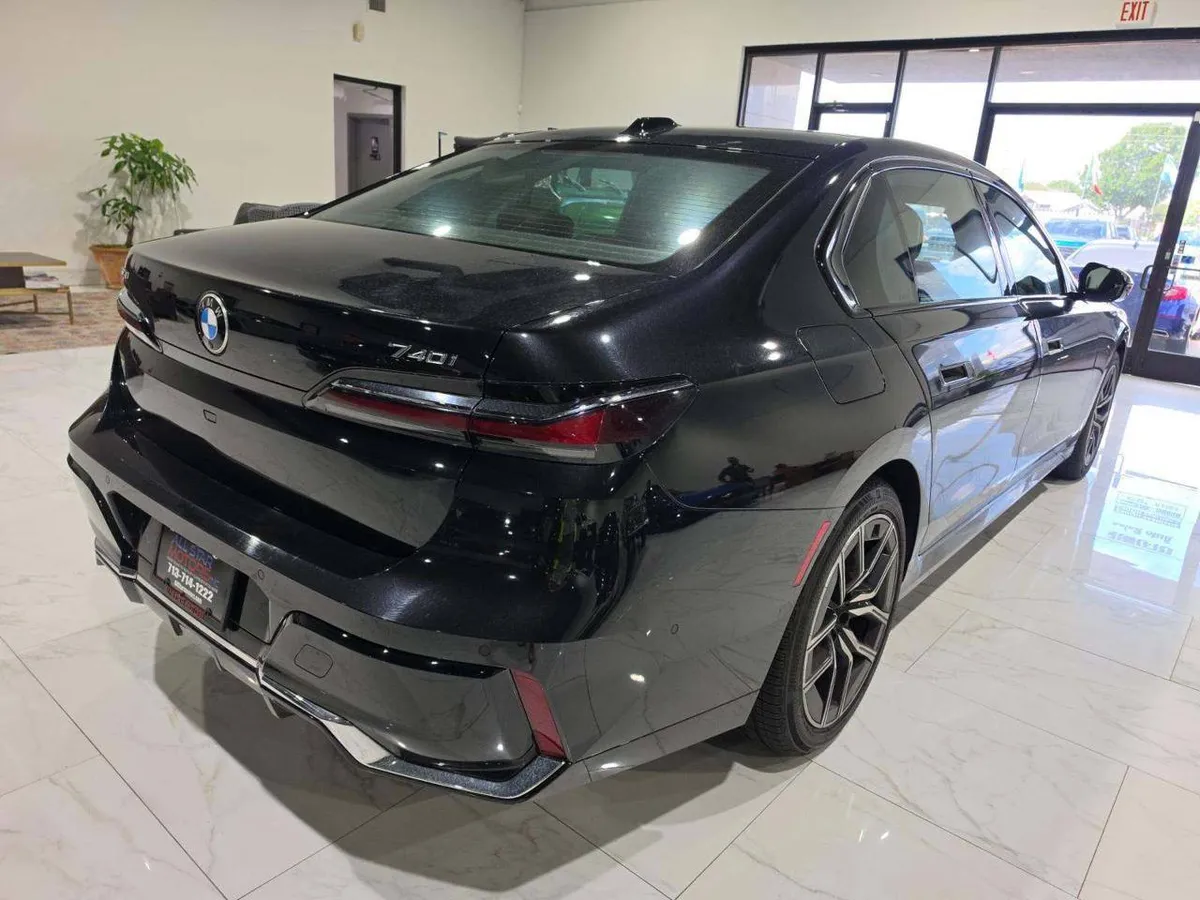 BMW 7 SERIES PREMIUM PACKAGE 2024