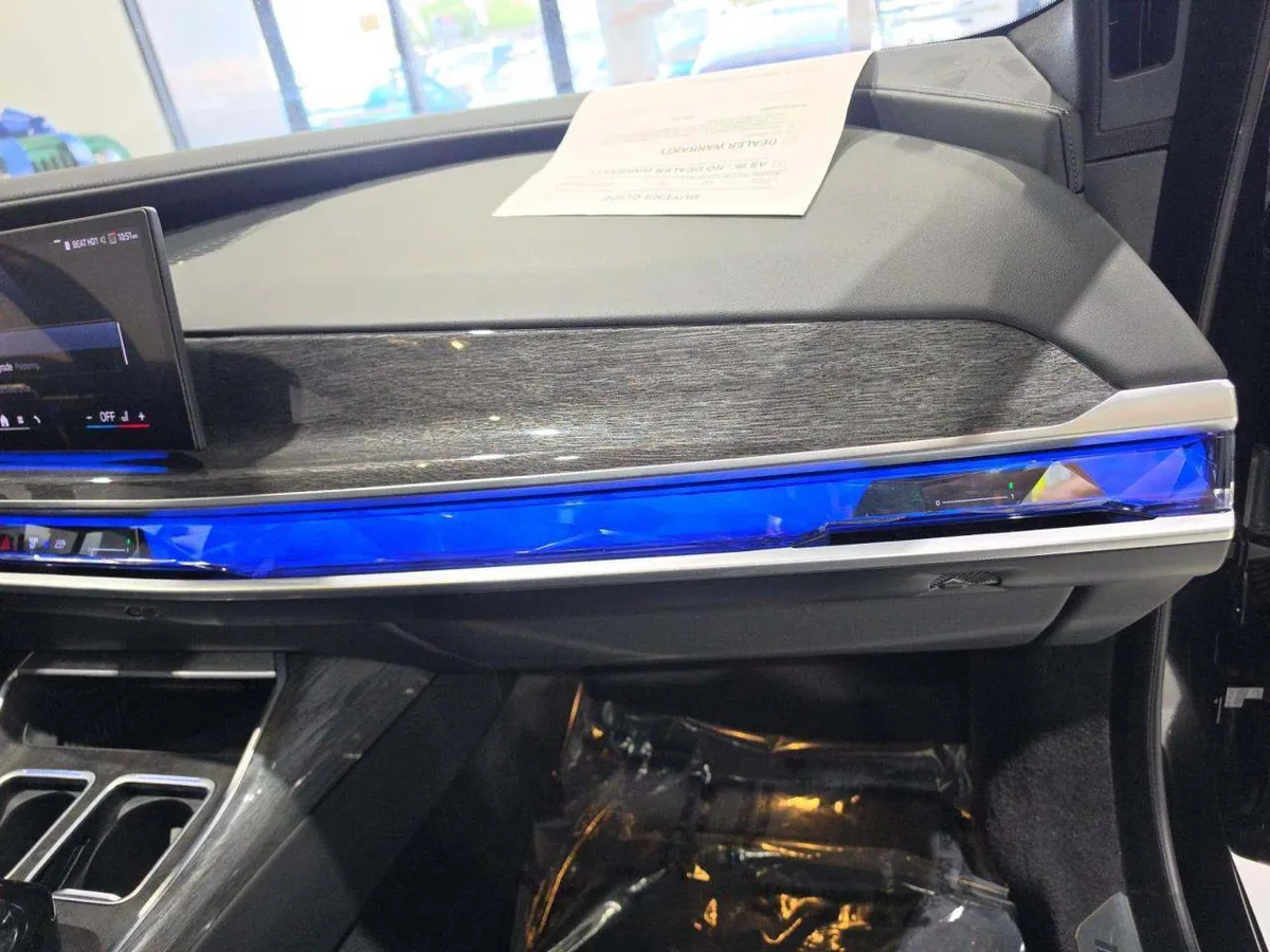 BMW 7 SERIES PREMIUM PACKAGE 2024