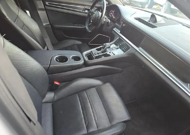 PORSCHE PANAMERA PLATINUM EDITION 2023
