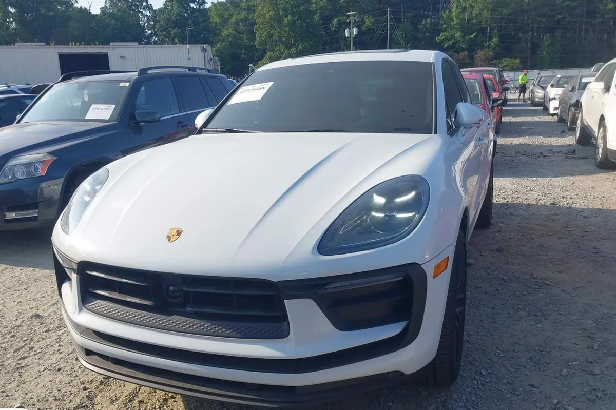 PORSCHE MACAN T 2025