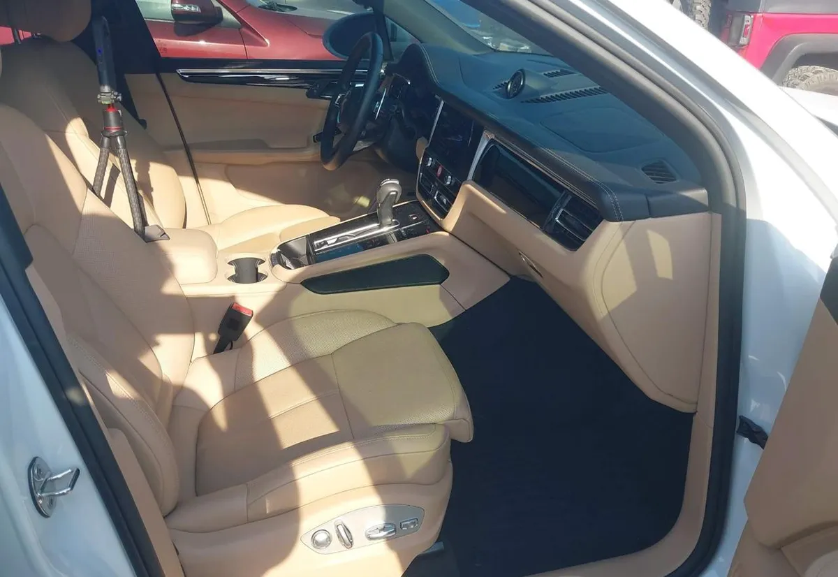 PORSCHE MACAN T 2025