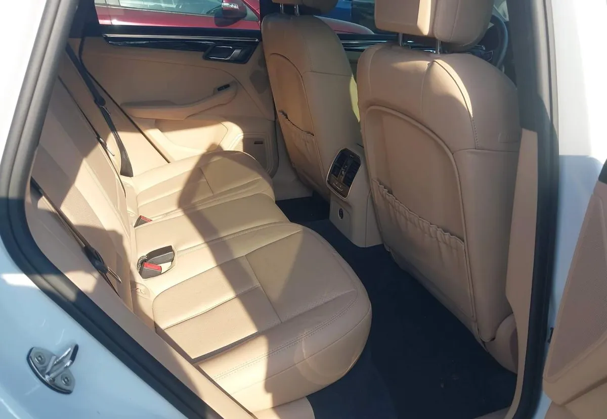 PORSCHE MACAN T 2025