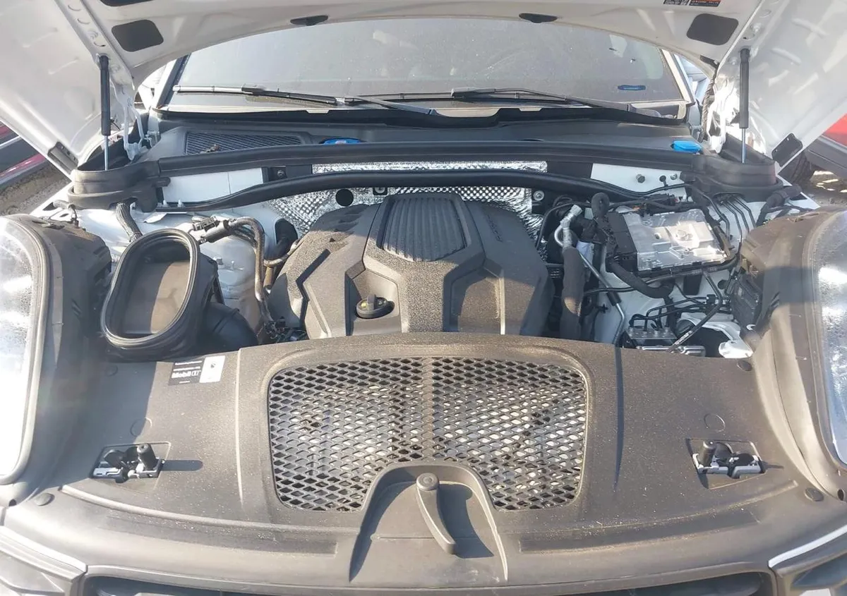 PORSCHE MACAN T 2025