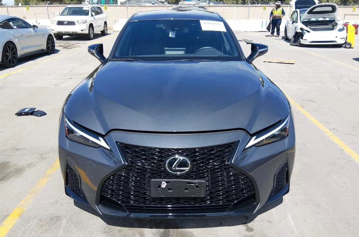 LEXUS IS 300 F SPORT 2025
