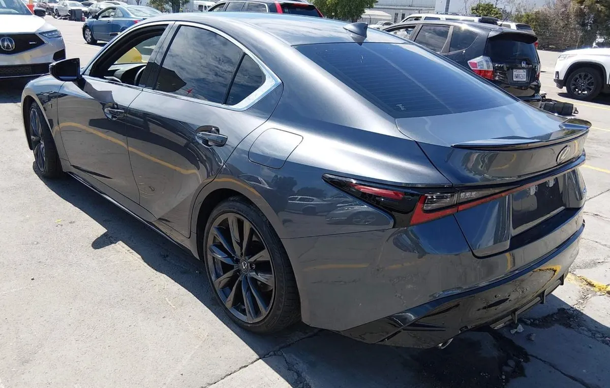 LEXUS IS 300 F SPORT 2025