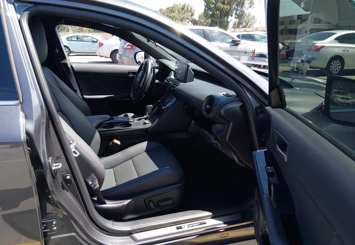 LEXUS IS 300 F SPORT 2025