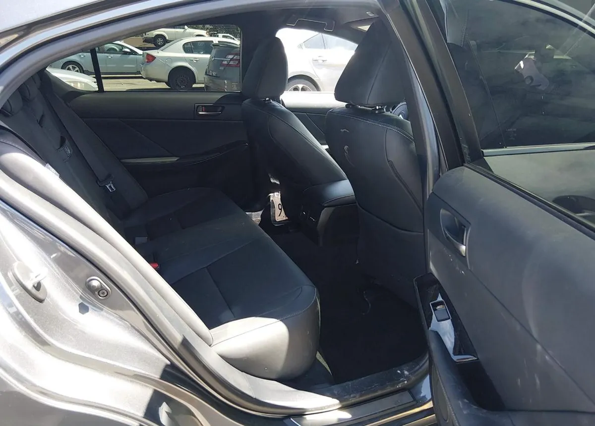 LEXUS IS 300 F SPORT 2025