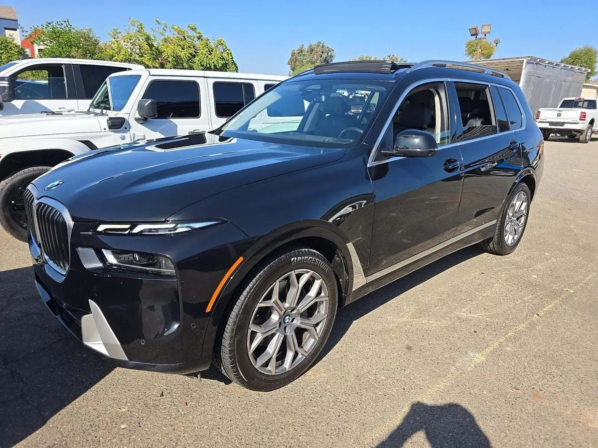 BMW X7 SPORTS ACTIVITY VEHICLE 2024