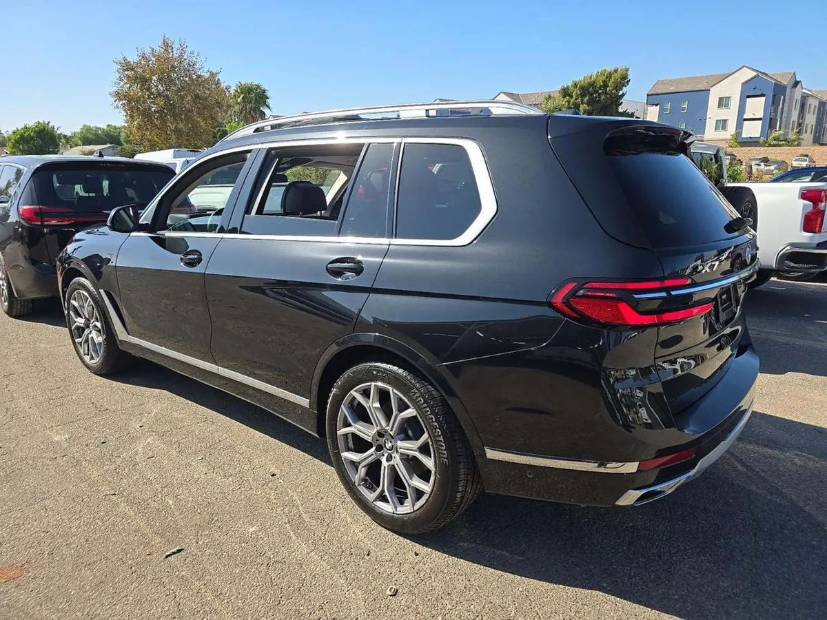 BMW X7 SPORTS ACTIVITY VEHICLE 2024