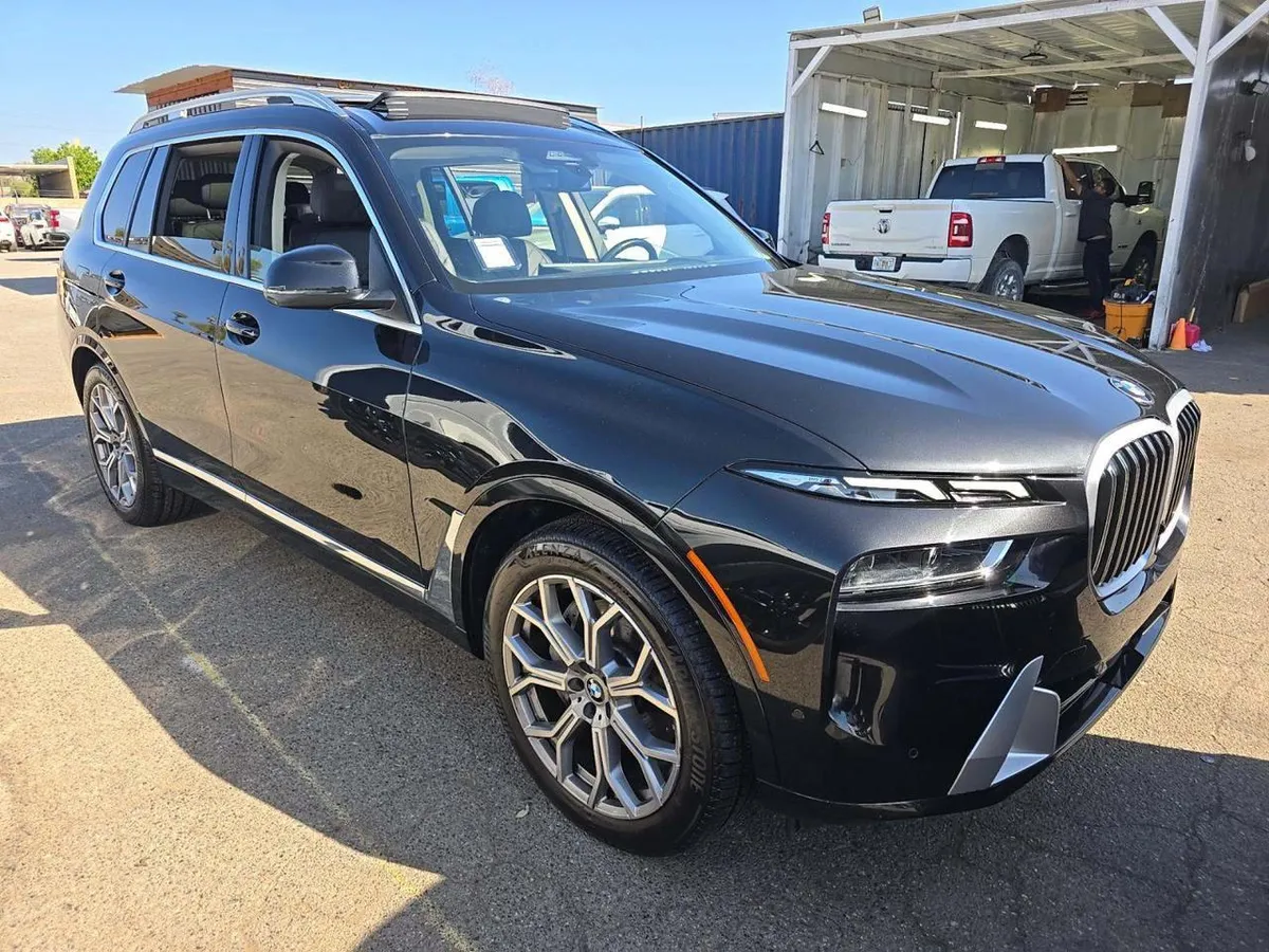 BMW X7 SPORTS ACTIVITY VEHICLE 2024