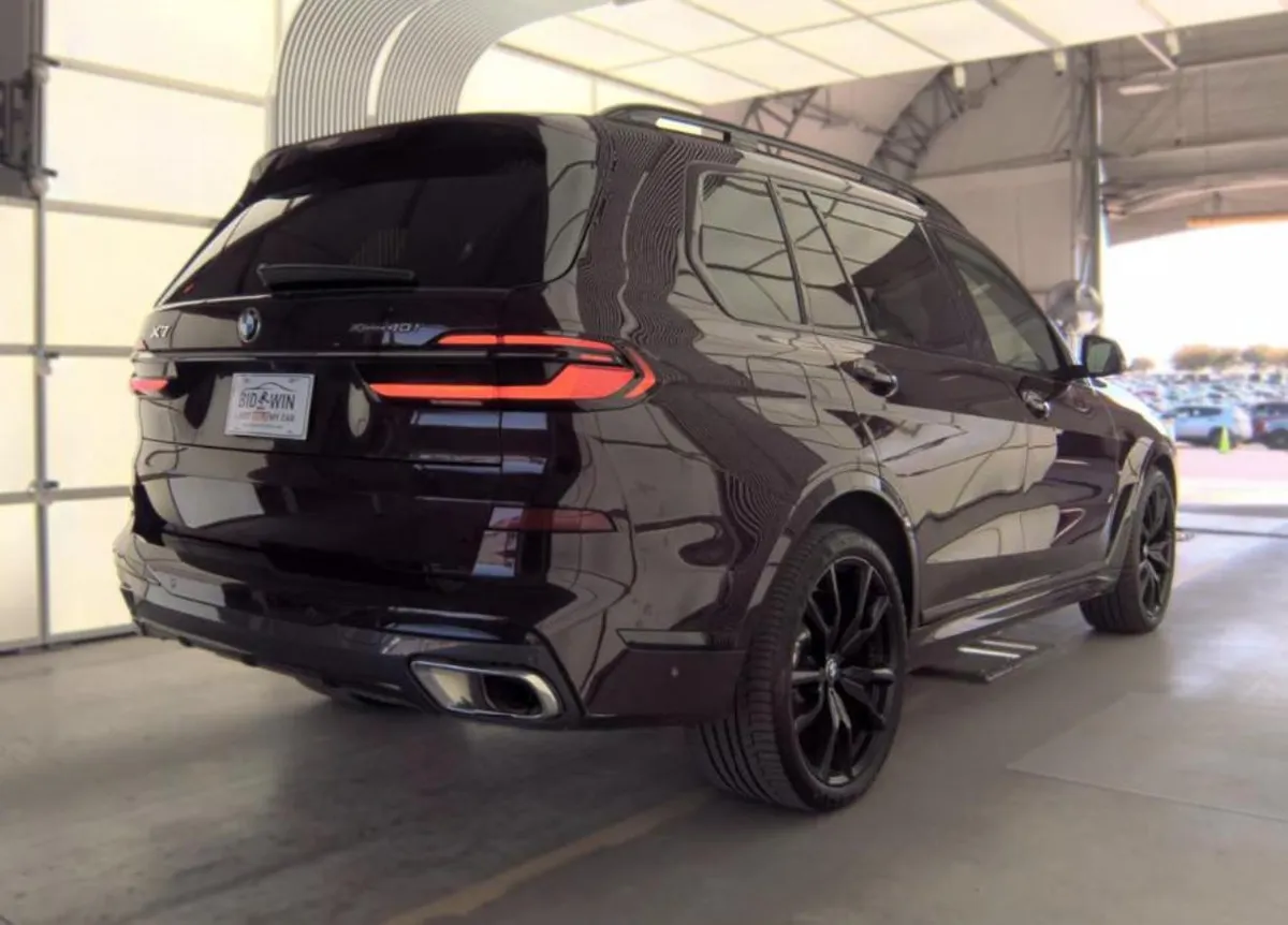 BMW X7 SPORTS ACTIVITY VEHICLE 2023