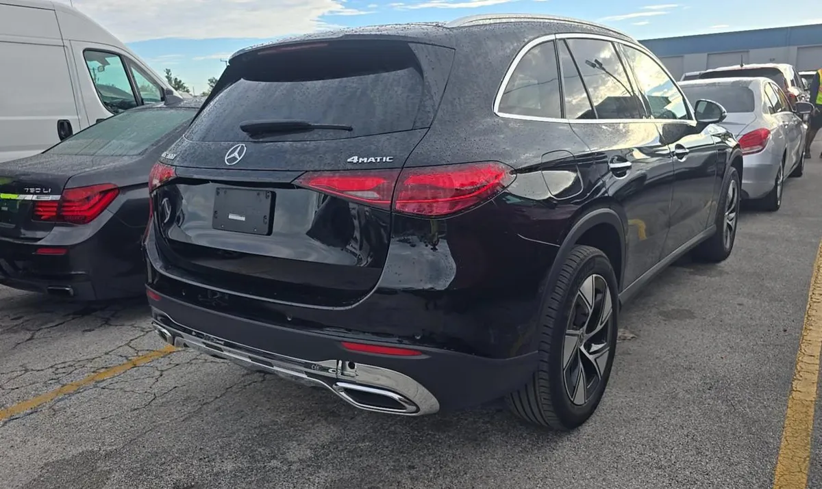 MERCEDES-BENZ GLC 300 2024