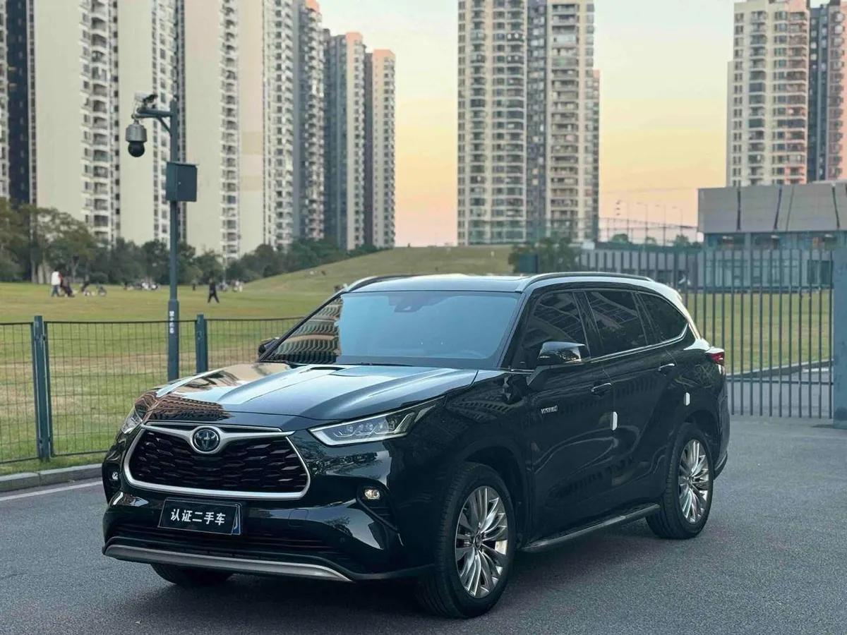 TOYOTA HIGHLANDER PREMIUM 7-SEATER 2022
