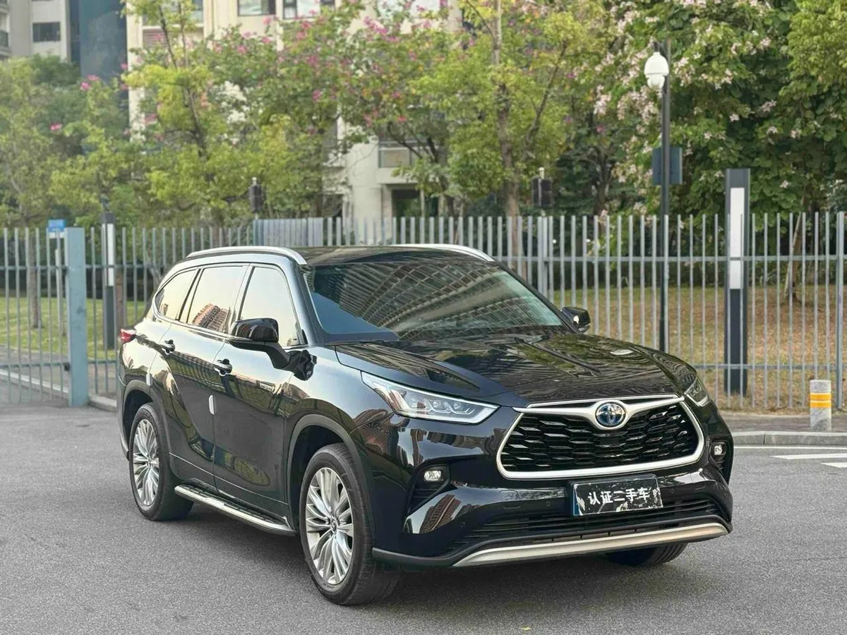 TOYOTA HIGHLANDER PREMIUM 7-SEATER 2022